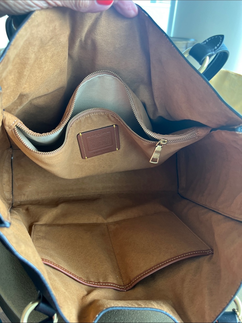 Coach Black Leather Shoulder Tote with Gold 'C' Hardware - Picture 7 of 9